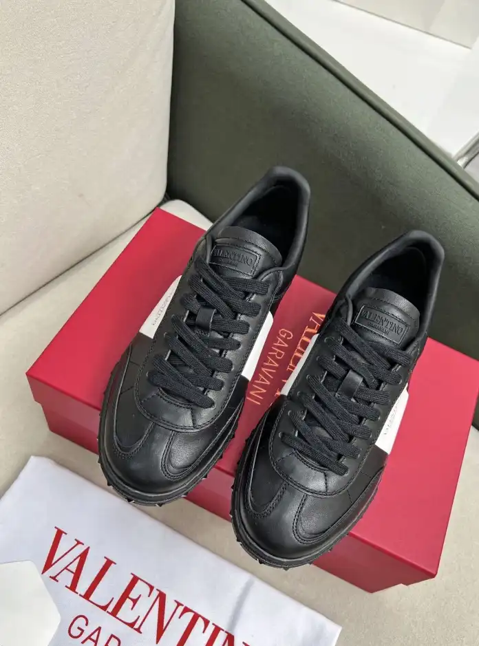 hype Valentino Sneakers