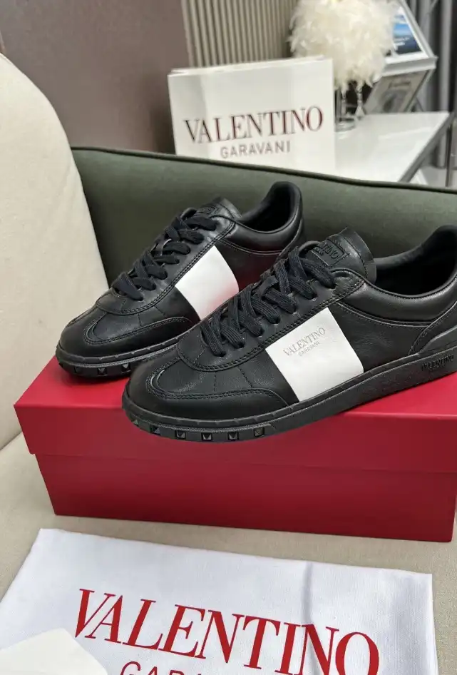 hype Valentino Sneakers