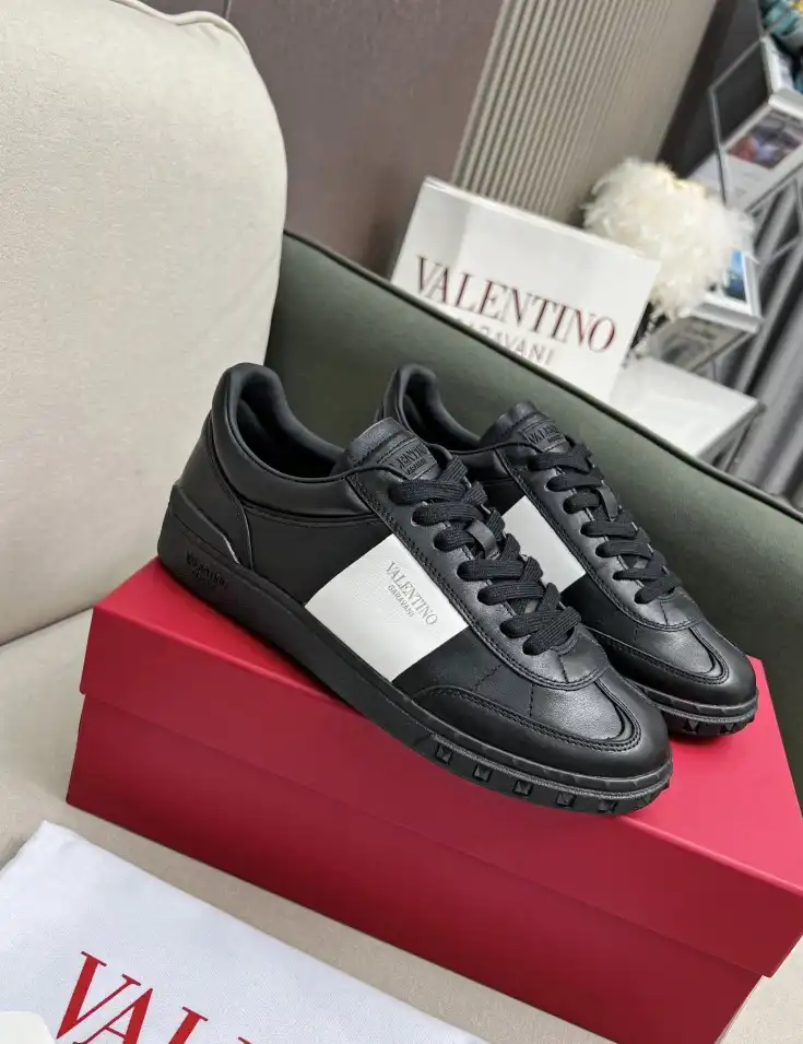 hype Valentino Sneakers