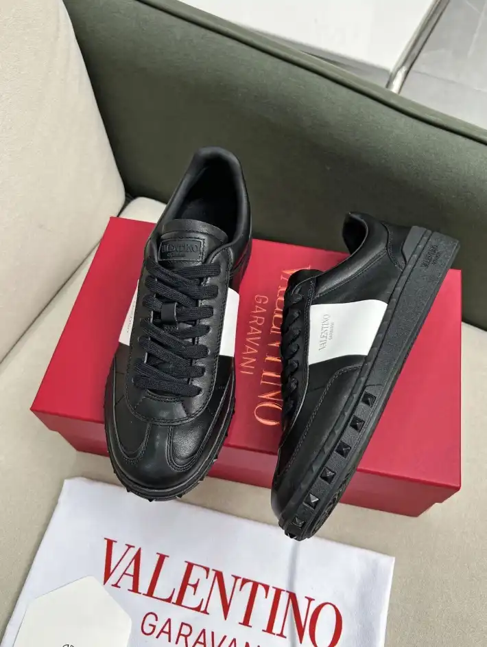 hype Valentino Sneakers