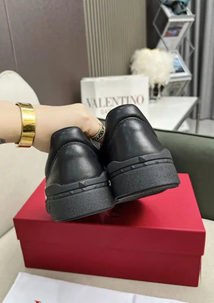 hype Valentino Sneakers