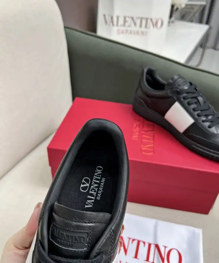 hype Valentino Sneakers