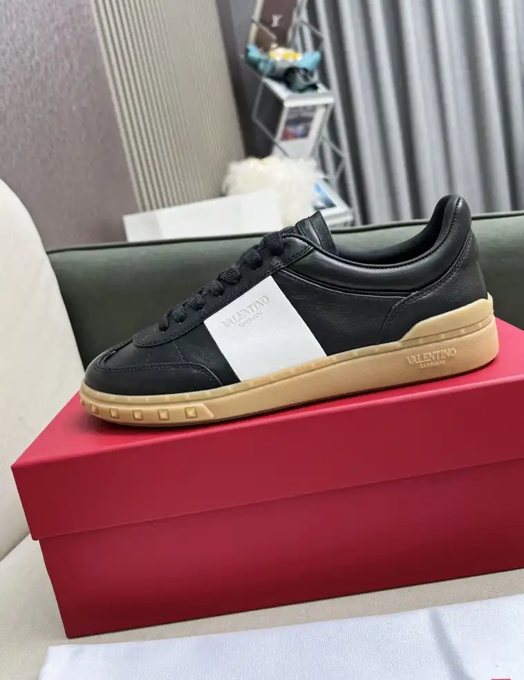 hype Valentino Sneakers