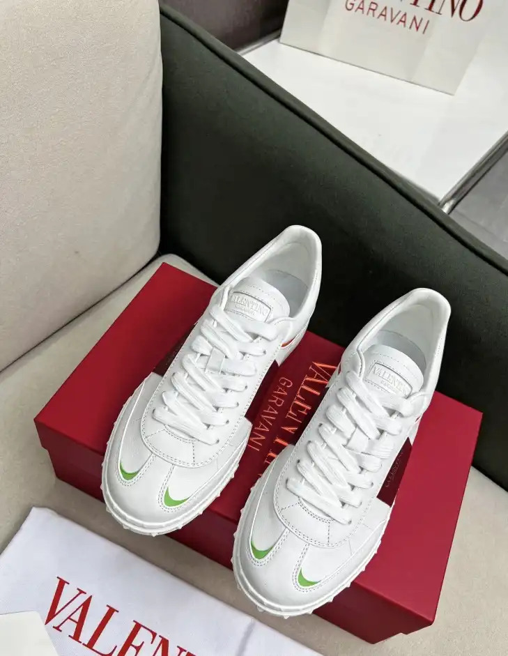 hype Valentino Sneakers