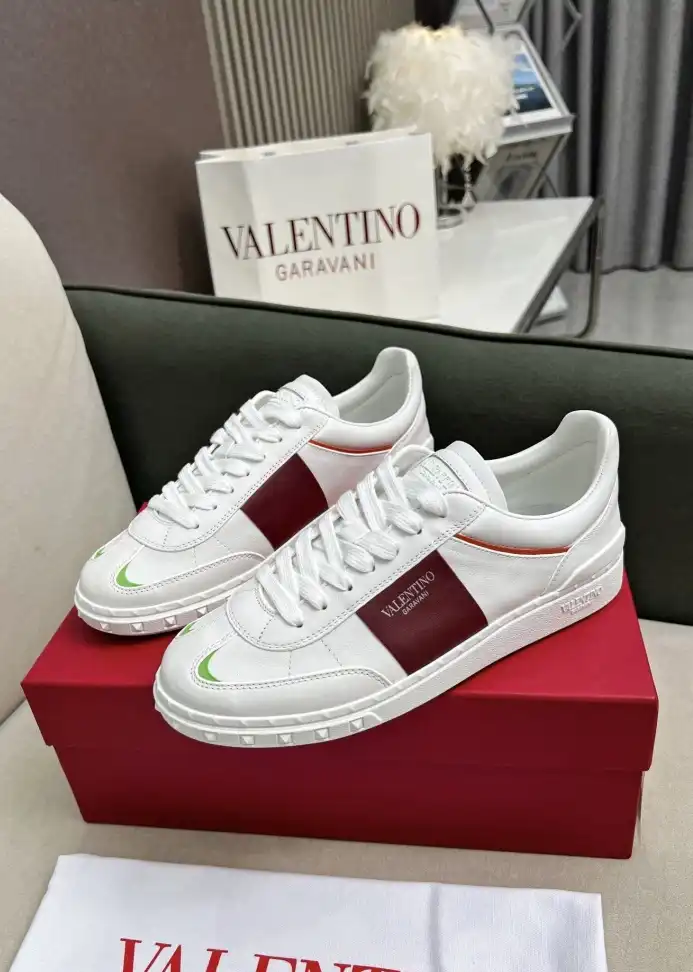 hype Valentino Sneakers