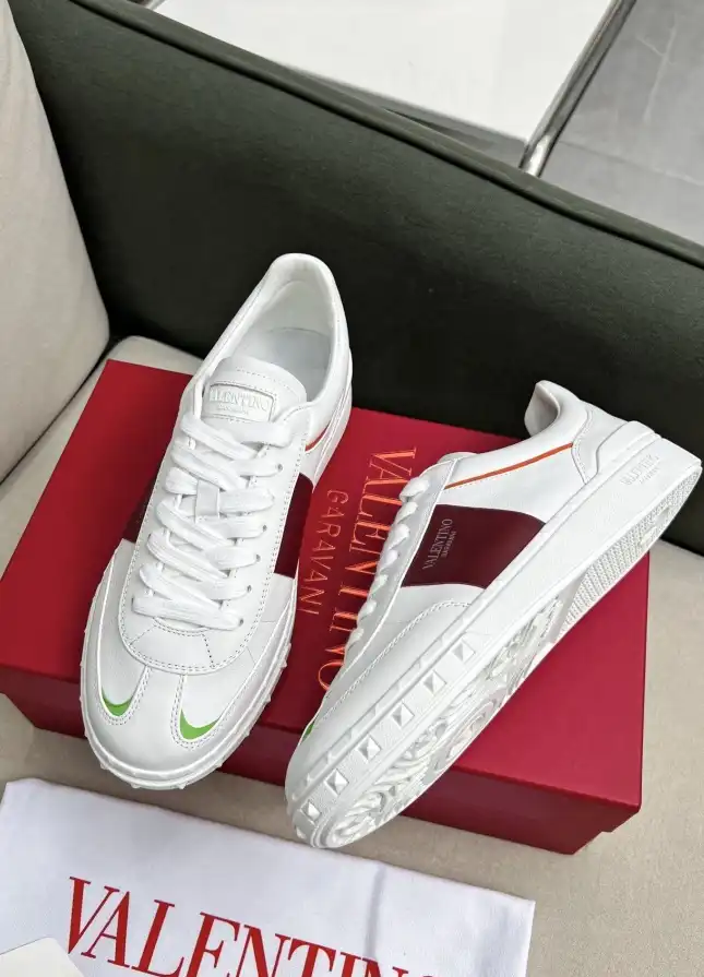 hype Valentino Sneakers