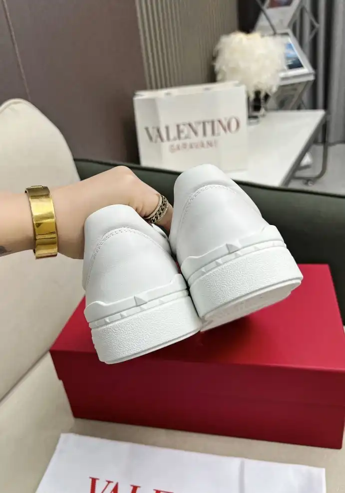 hype Valentino Sneakers