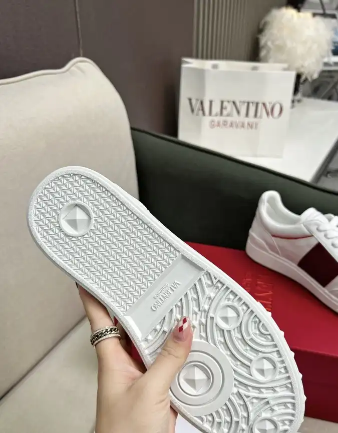 hype Valentino Sneakers