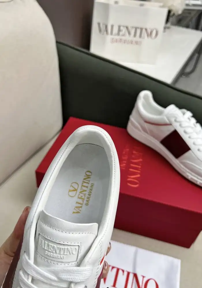 hype Valentino Sneakers