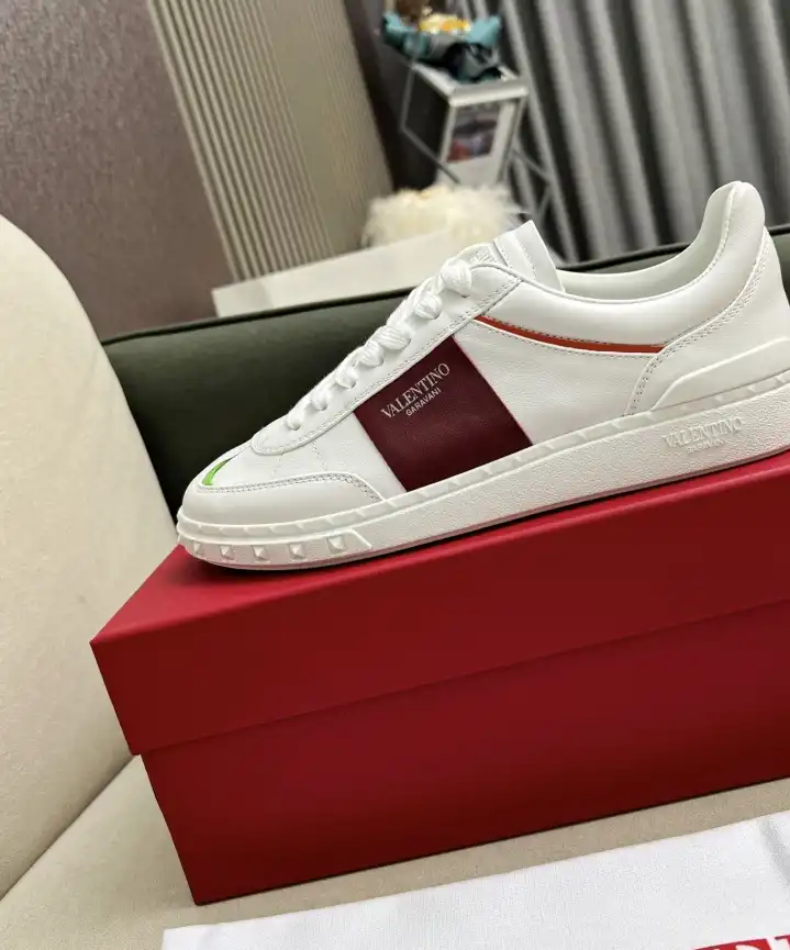 hype Valentino Sneakers