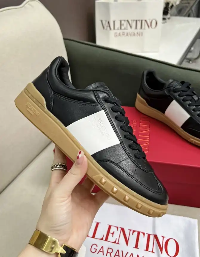 hype Valentino Sneakers