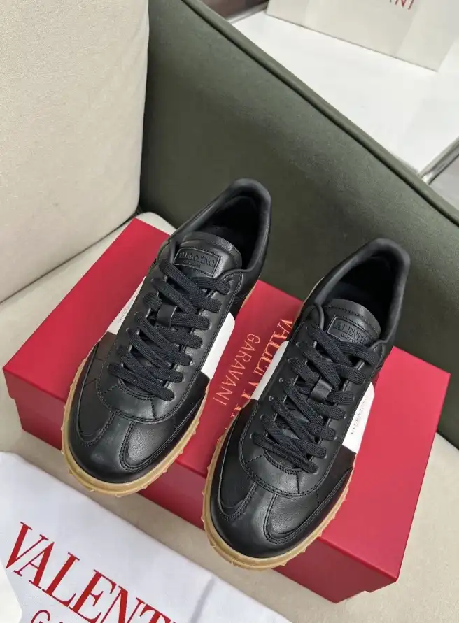 hype Valentino Sneakers