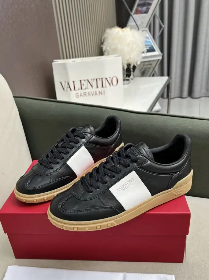 hype Valentino Sneakers