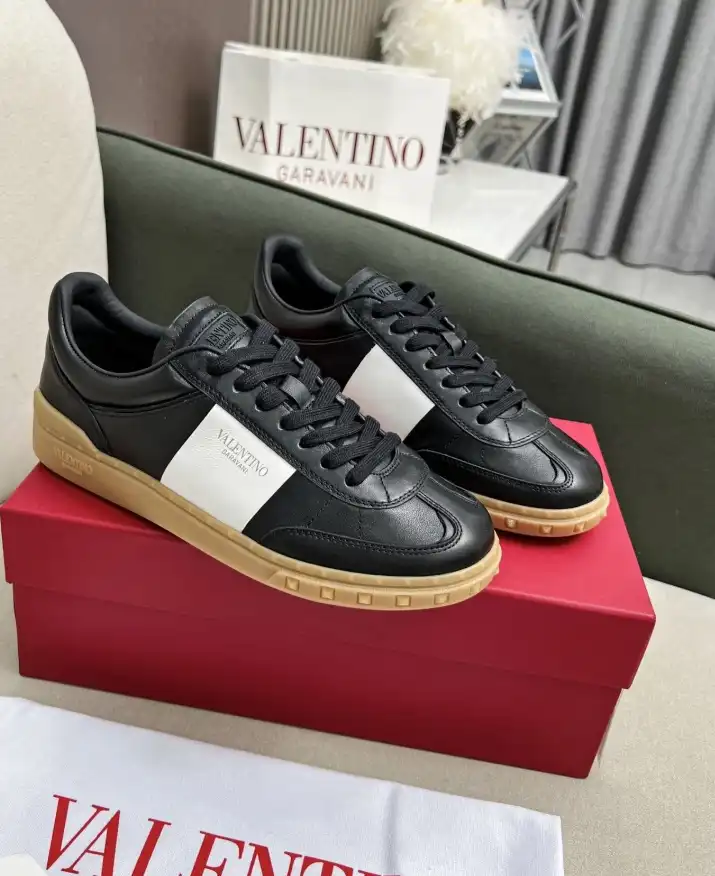 hype Valentino Sneakers