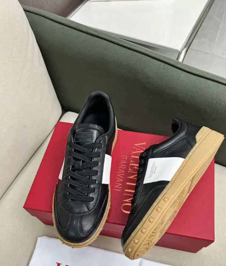 hype Valentino Sneakers