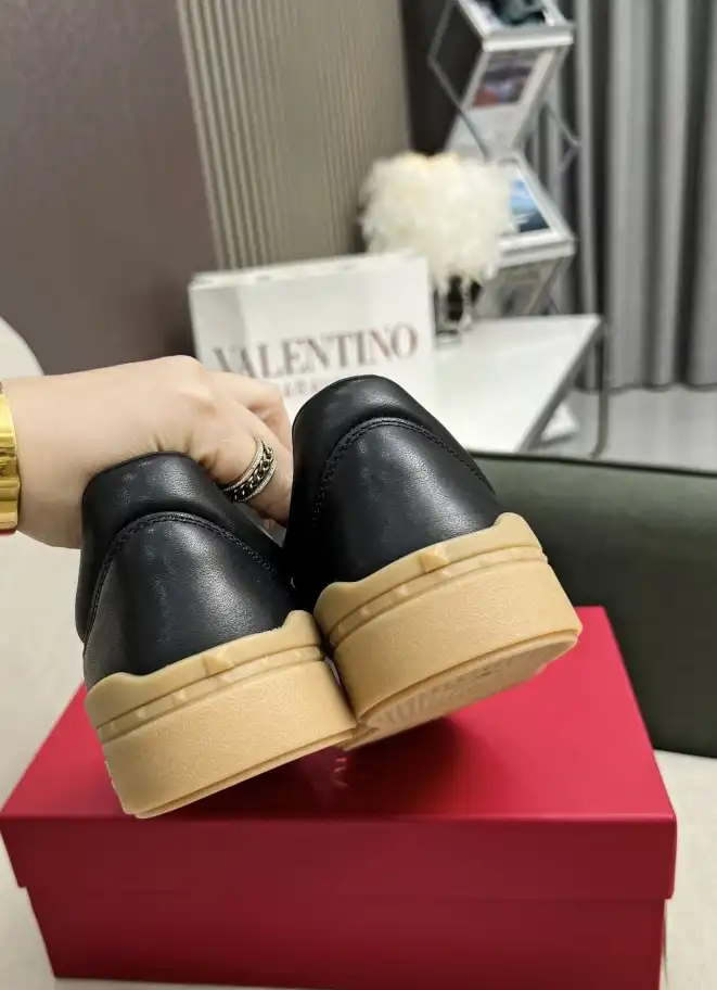 hype Valentino Sneakers