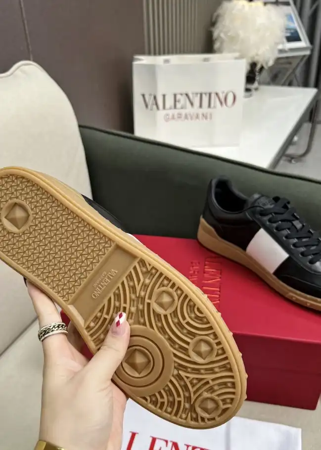 hype Valentino Sneakers