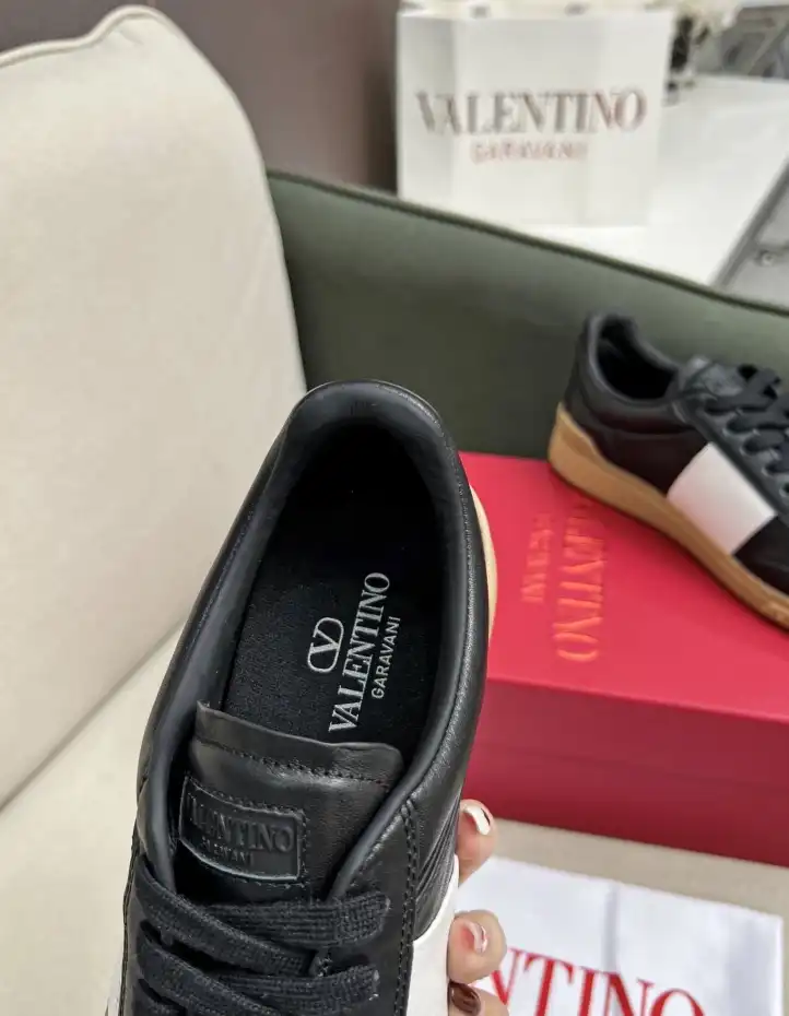 hype Valentino Sneakers