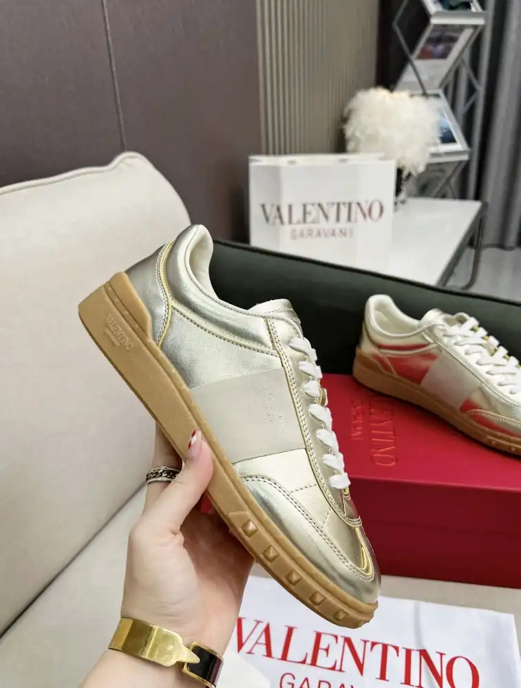 hype Valentino Sneakers