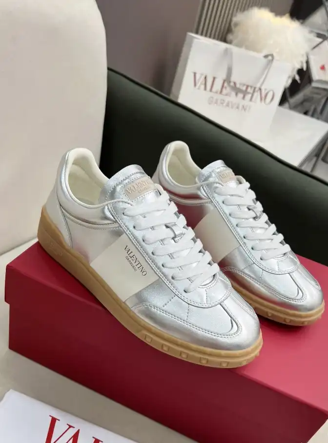 hype Valentino Sneakers