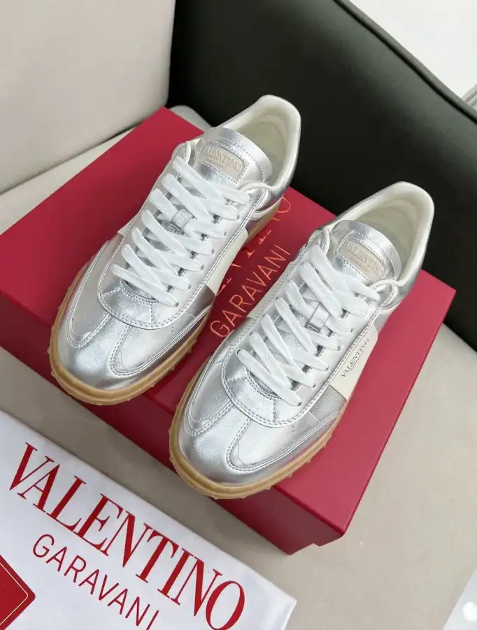 hype Valentino Sneakers