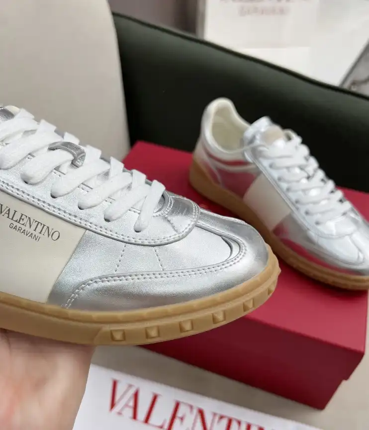 hype Valentino Sneakers