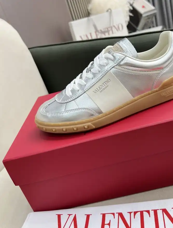 hype Valentino Sneakers