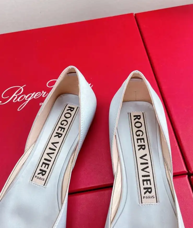 hype Roger Vivier flat shoes