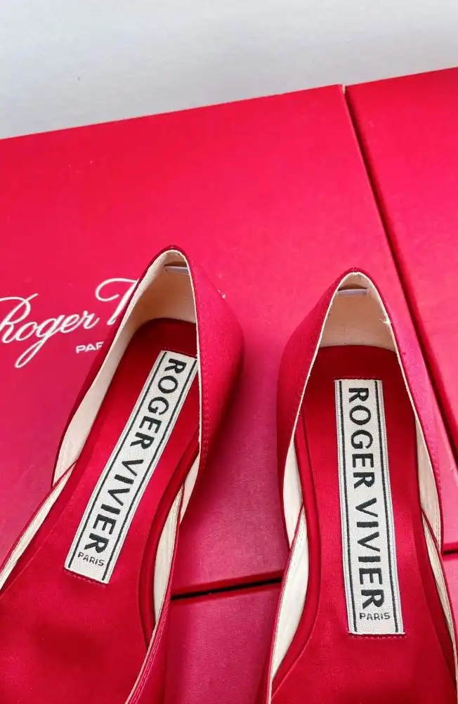 hype Roger Vivier flat shoes