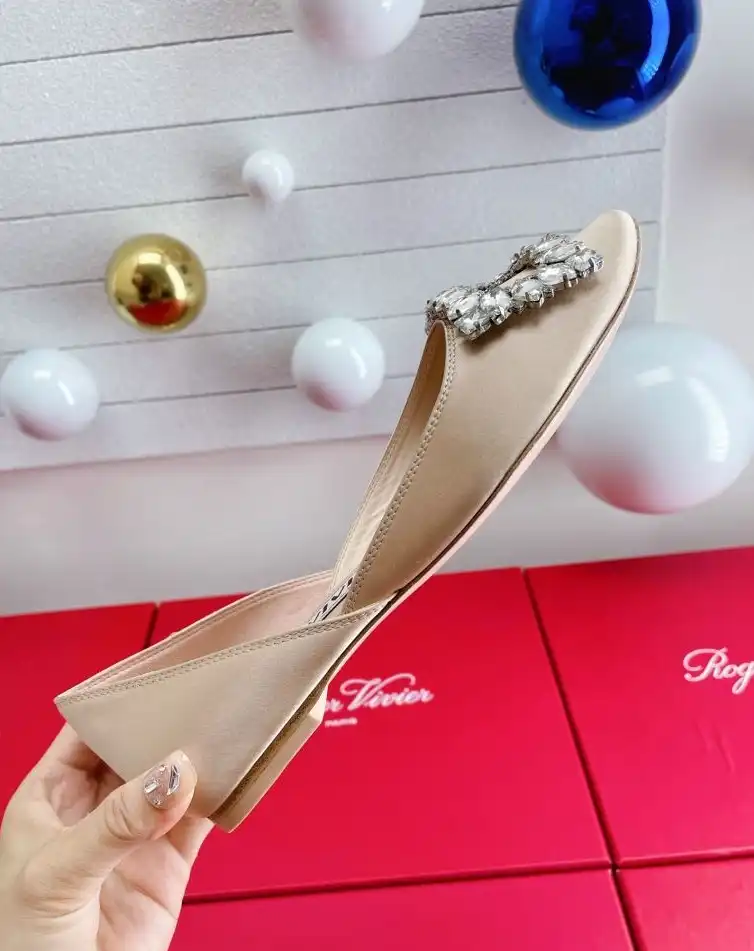 hype Roger Vivier flat shoes