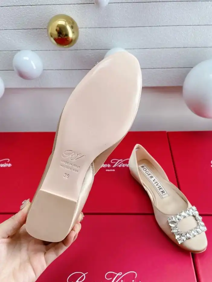 hype Roger Vivier flat shoes