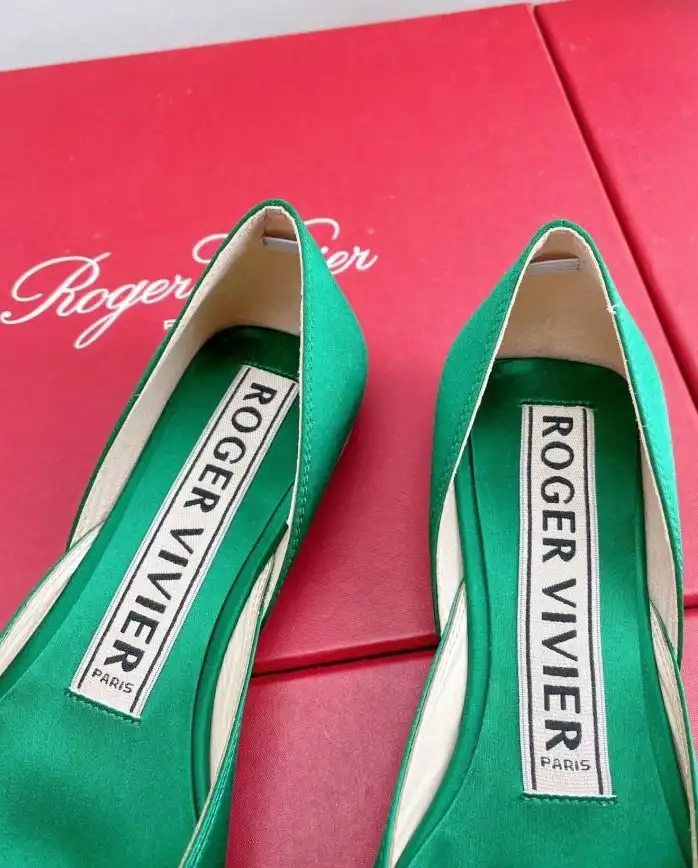 hype Roger Vivier flat shoes