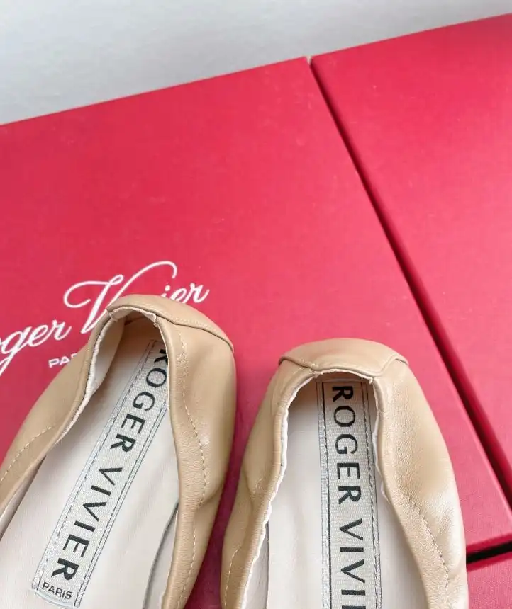 hype Roger Vivier flat shoes