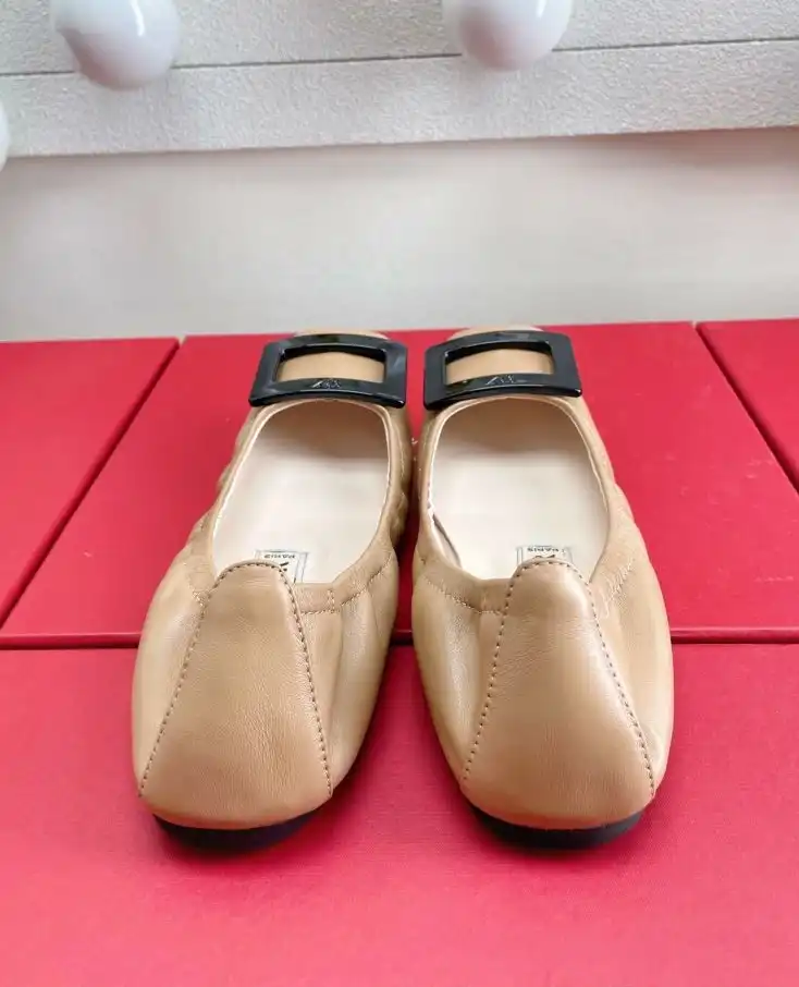 hype Roger Vivier flat shoes