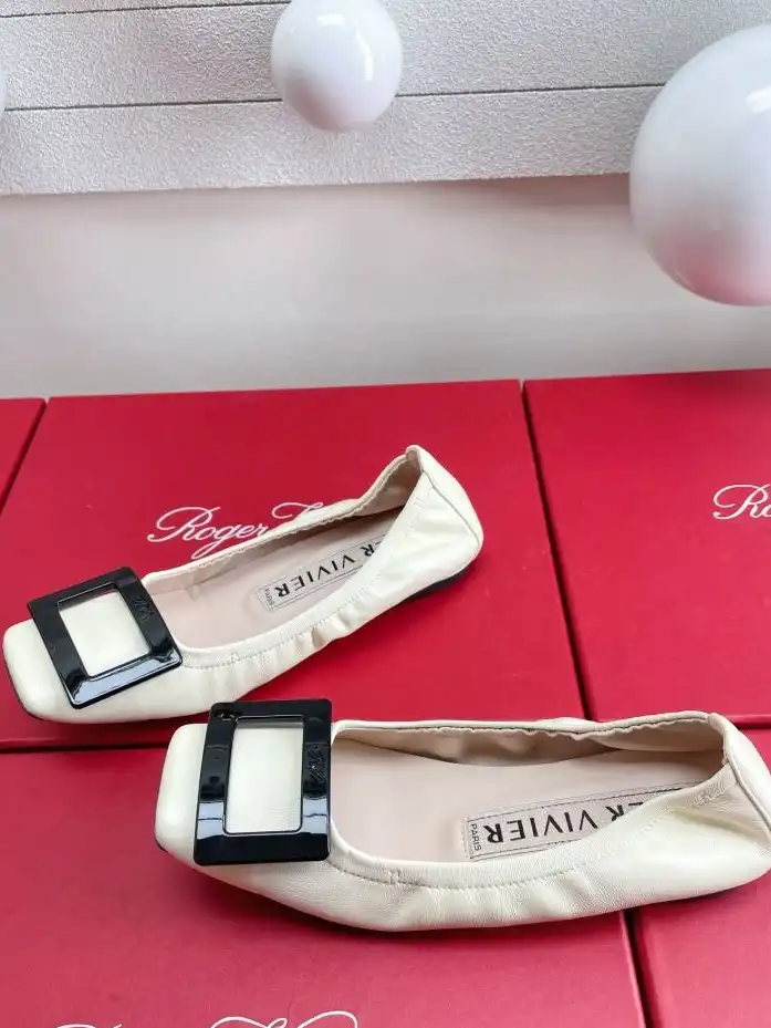 hype Roger Vivier flat shoes