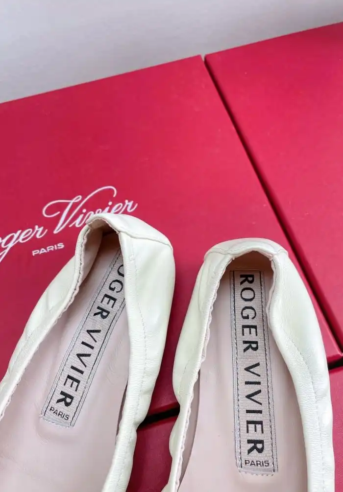 hype Roger Vivier flat shoes