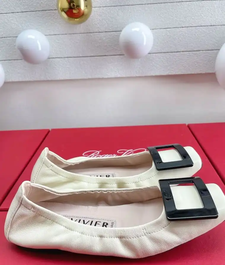 hype Roger Vivier flat shoes