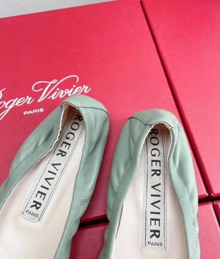 hype Roger Vivier flat shoes