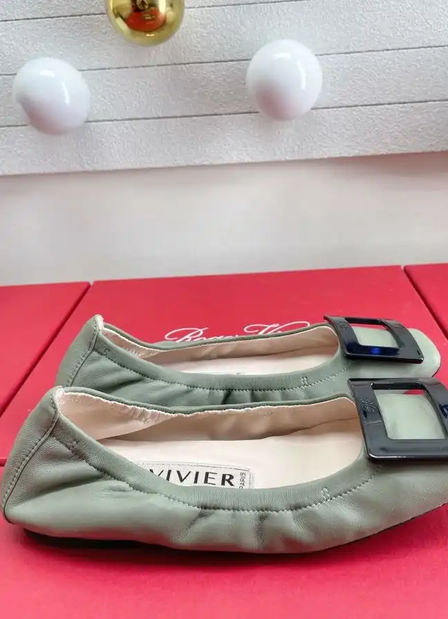 hype Roger Vivier flat shoes