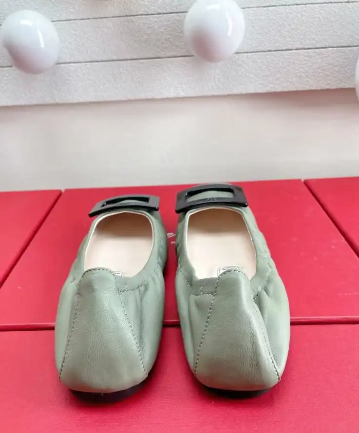 hype Roger Vivier flat shoes