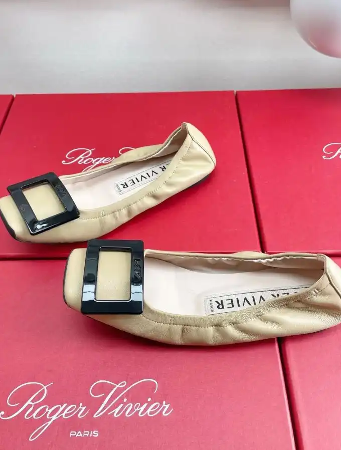 hype Roger Vivier flat shoes