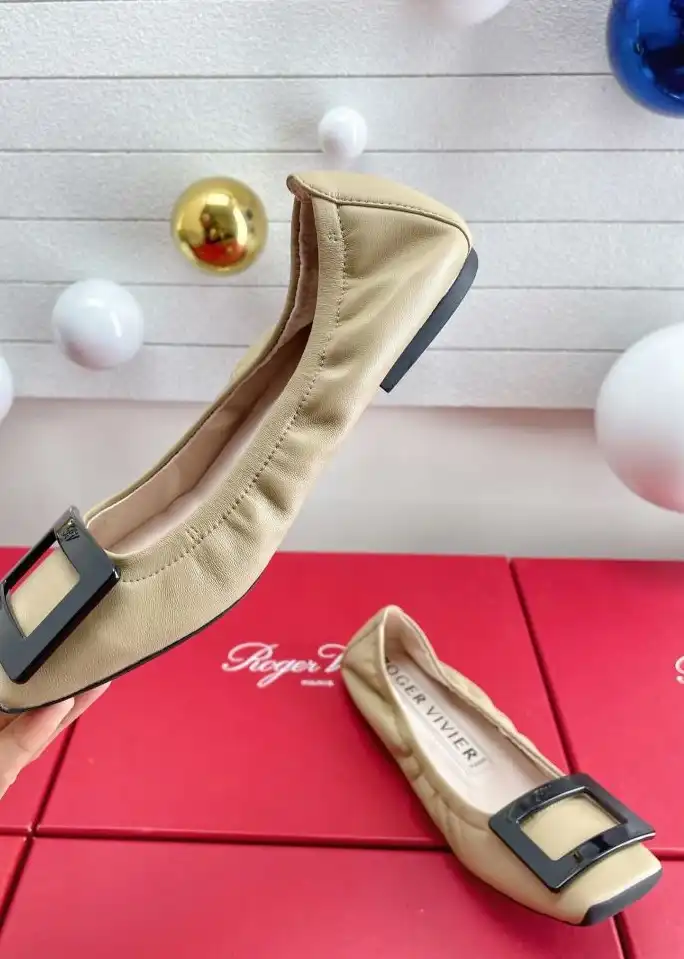 hype Roger Vivier flat shoes