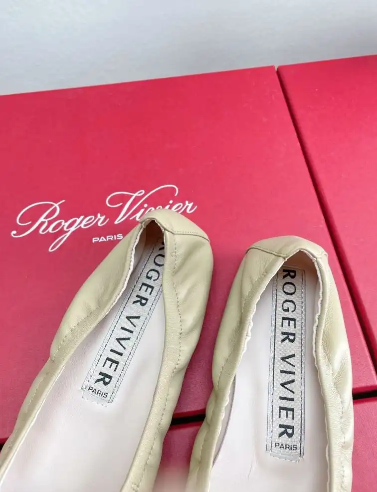 hype Roger Vivier flat shoes