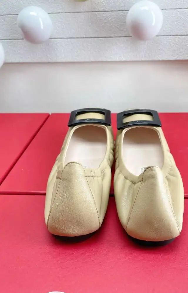 hype Roger Vivier flat shoes