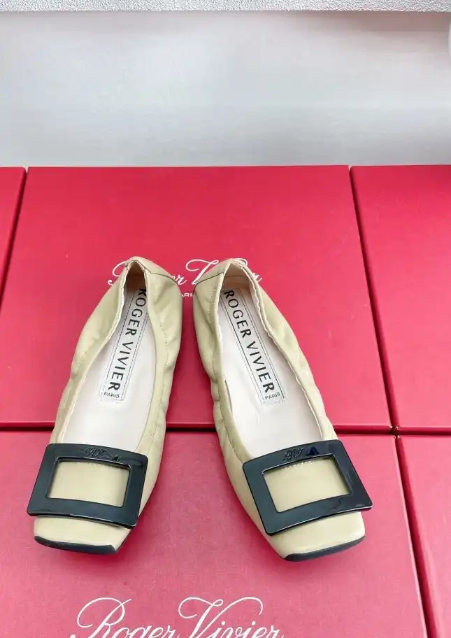 hype Roger Vivier flat shoes