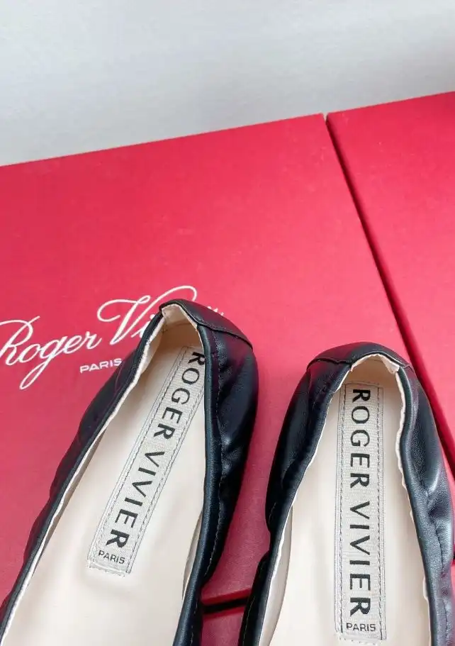 hype Roger Vivier flat shoes