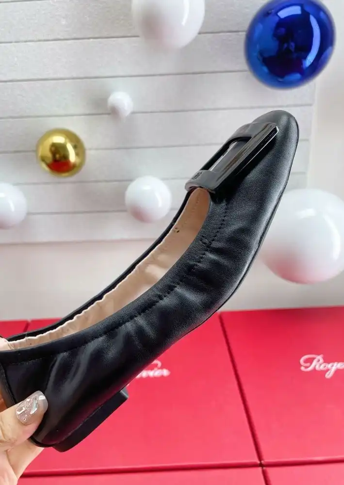 hype Roger Vivier flat shoes