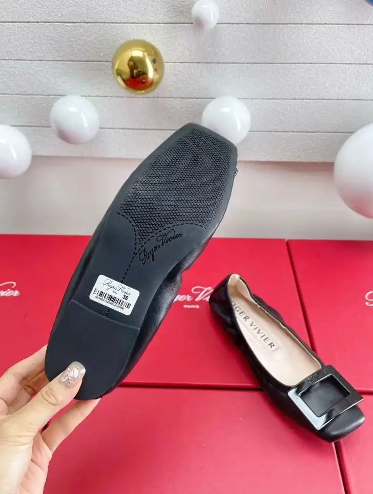 hype Roger Vivier flat shoes