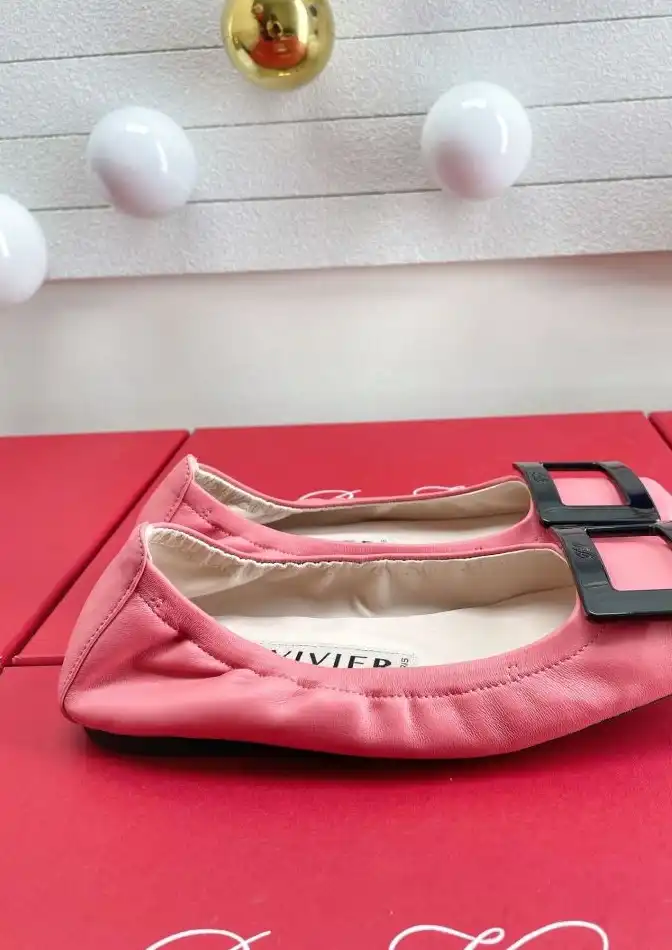 hype Roger Vivier flat shoes