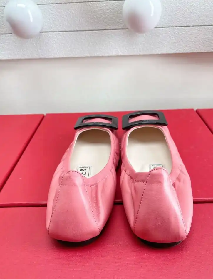 hype Roger Vivier flat shoes